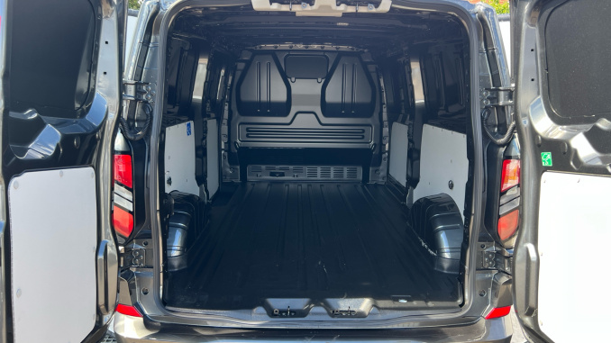 Ford Transit Custom 320 L2 Petrol Fwd 2.5 PHEV 232ps H1 Van Limited Auto - Image 4